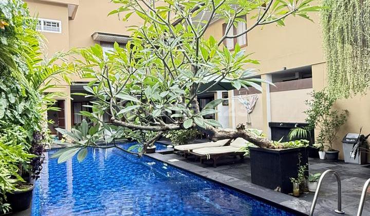 Rumah Mewah Bintaro Jaya dengan Kolam Renang Pribadi di Sektor 3