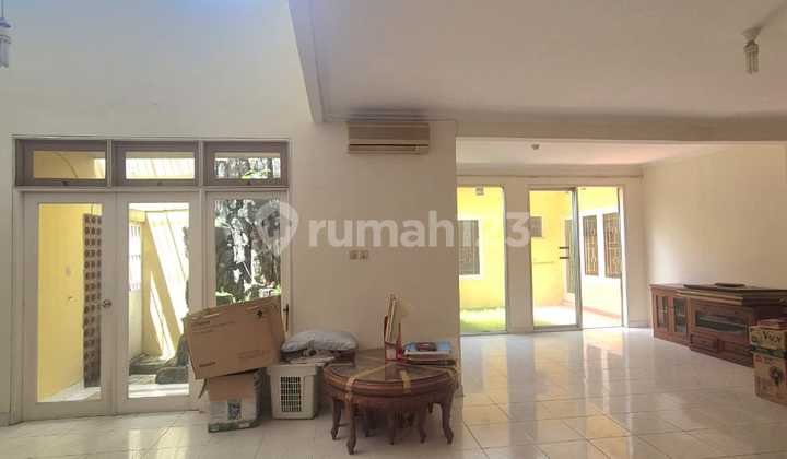 Ready-to-Occupy House with Comfortable and Green Living in Bintaro Sector 9. Ready-to-Occupy House with Comfortable and Green Living in Bintaro Sector 9.