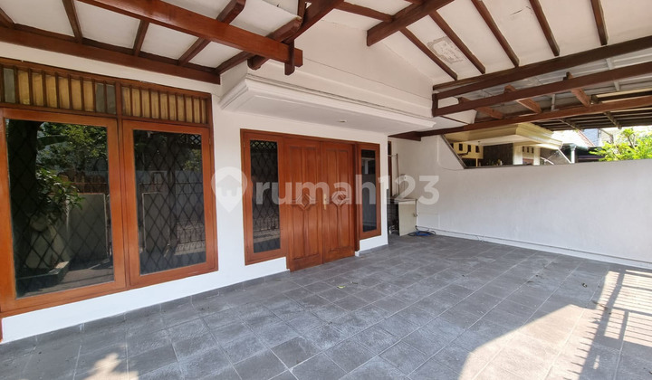 House in Bintaro Near Modern Market and Train Station House in Bintaro Near Modern Market and Train Station