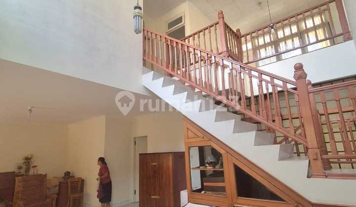 Ready-to-Occupy House with Comfortable and Green Living in Bintaro Sector 9. 2