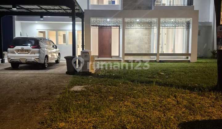 Luxurious and Beautiful Ready-to-Occupy House in Alam Sutera, with Swimming Pool