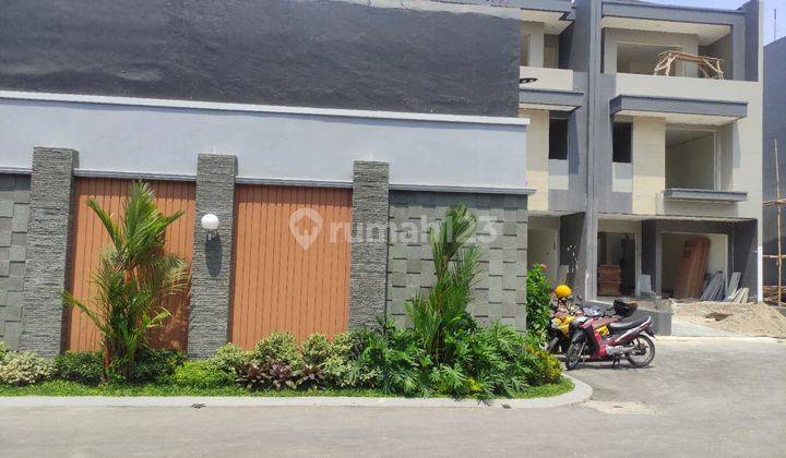 Rumah dijalan Anggrek Raya Kebon Jeruk 7