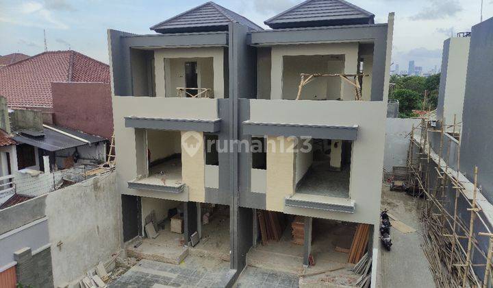 Rumah dijalan Anggrek Raya Kebon Jeruk 8