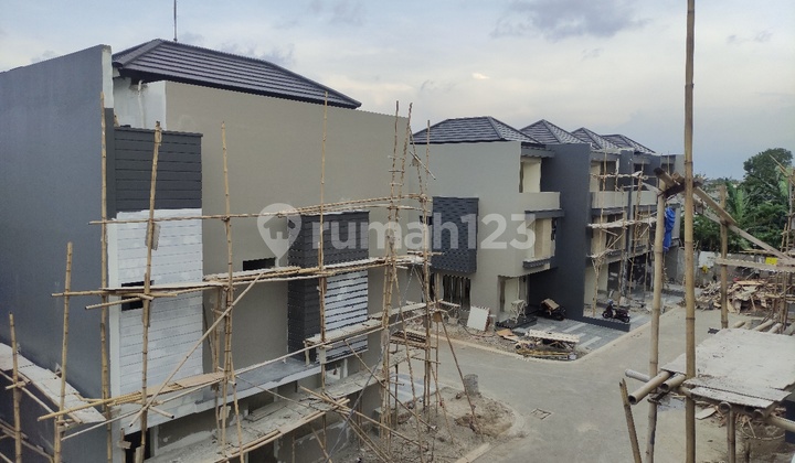 Rumah dijalan Anggrek Raya Kebon Jeruk 9