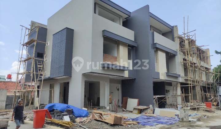 Rumah dijalan Anggrek Raya Kebon Jeruk 12