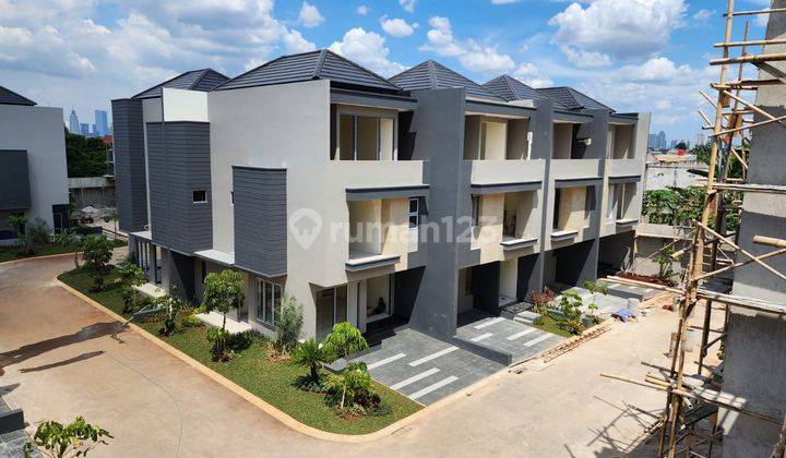 Rumah Mewah 3 Lantai Dijual di Jakarta Barat Kebon Jeruk - Pernikahan Nyaman dengan Gaya Hidup Modern 6