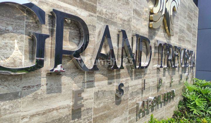Rumah Mewah 3 Lantai Dijual di Jakarta Barat Kebon Jeruk - Pernikahan Nyaman dengan Gaya Hidup Modern 10