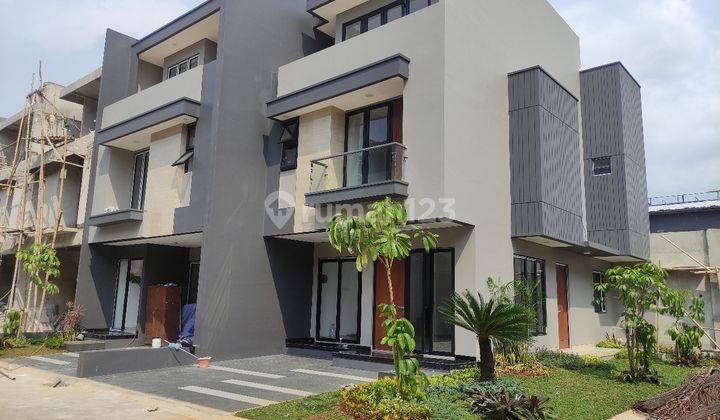 Rumah Mewah 3 Lantai Dijual di Jakarta Barat Kebon Jeruk - Pernikahan Nyaman dengan Gaya Hidup Modern 12