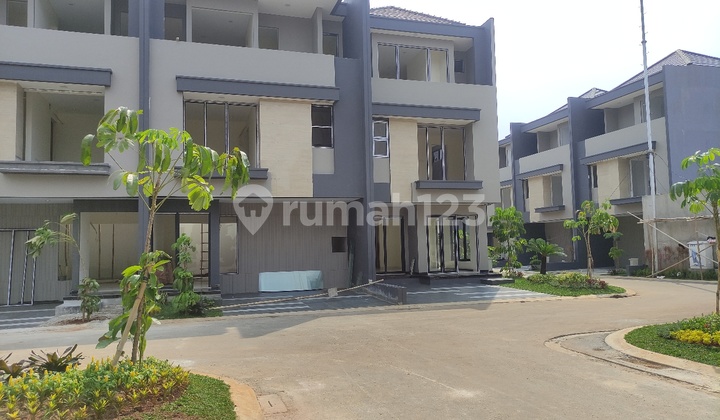 Rumah Mewah 3 Lantai Dijual di Jakarta Barat Kebon Jeruk - Pernikahan Nyaman dengan Gaya Hidup Modern 14