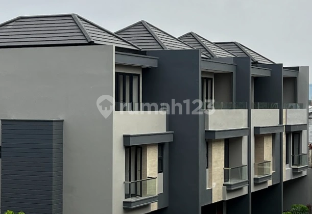 Rumah 3 Lantai Di Kebon Jeruk, Jakarta Barat 2