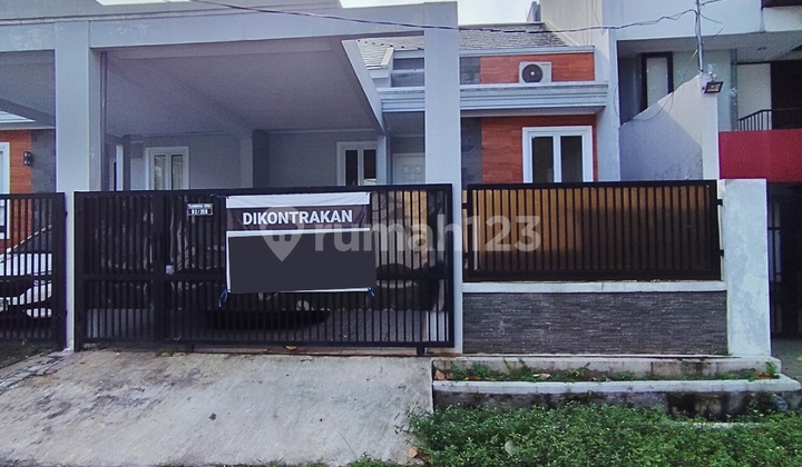 Rumah Disewakan di Rempoa Tangerang Selatan Dekat Bintaro - 3 Kamar Tidur Ac, 2 KM Water Heater, Kitchen Set, Halaman Belakang