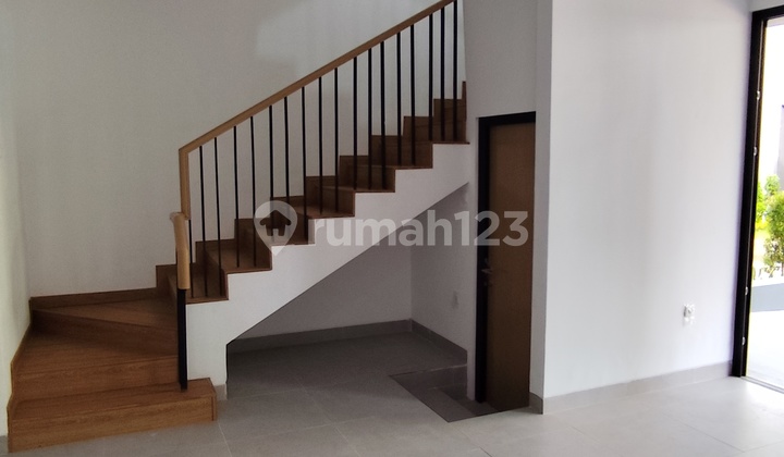 Rumah 3 Lantai Di Ciganjur, Jakarta Selatan 2