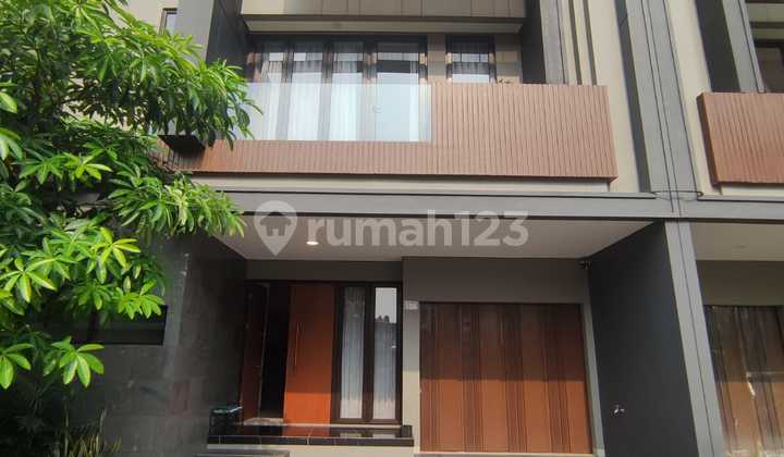 Rumah Mewah 3 Lantai Di Pancoran Timur 3 Jakarta Selatan – Lingkungan Eksklusif, Hanya 40 Unit! 1