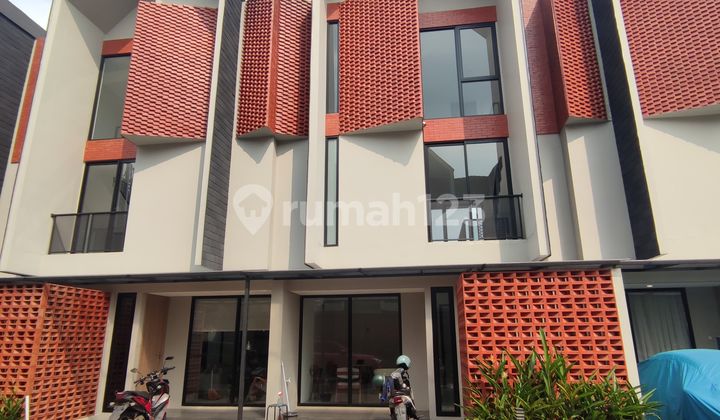 Rumah Dijual di Tangerang Selatan, Ciputat Timur - Harga Mulai 1,6 Milyaran!
