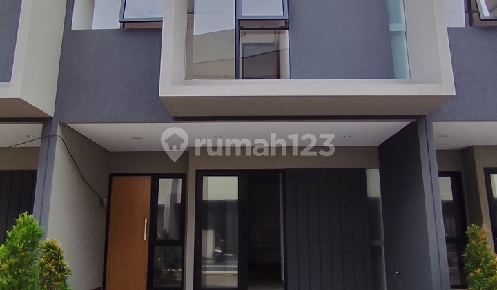 Rumah 3 Lantai Di Ciganjur, Jakarta Selatan