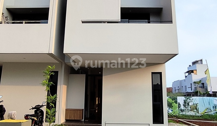 Rumah 2 Lantai Dijual di Pamulang Ciater, Dekat Bundaran Ciater Arah Bsd - 3 Kamar Tidur