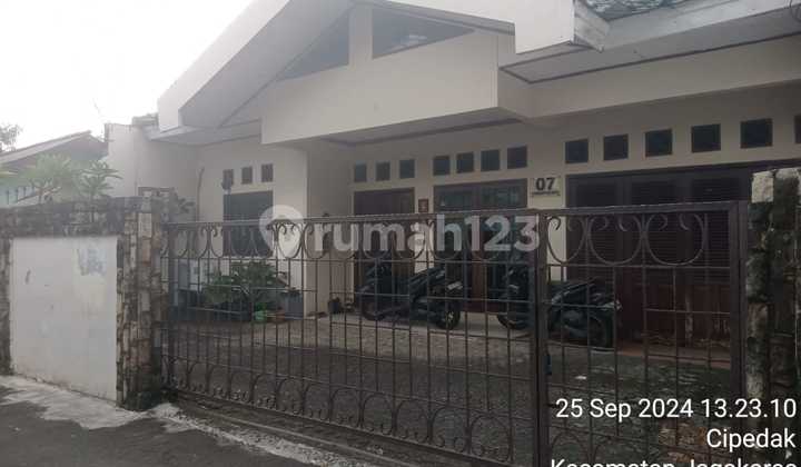 DIBAWAH harga pasar rumah di jagakarsa lokasi bagus