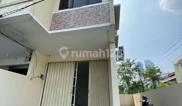 Ruko siap pakai kondisi bagus di Tanjung Duren Utara, 0013 Erw