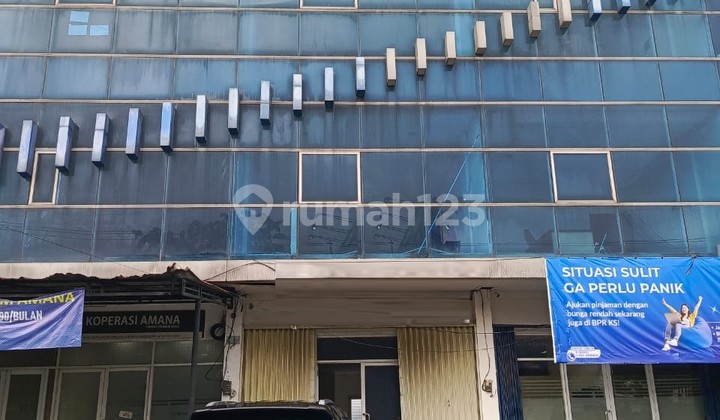 Ready-to-Use Shop House in Good, Tidy Condition in the Bekasi Area, 0019 Agsjoh