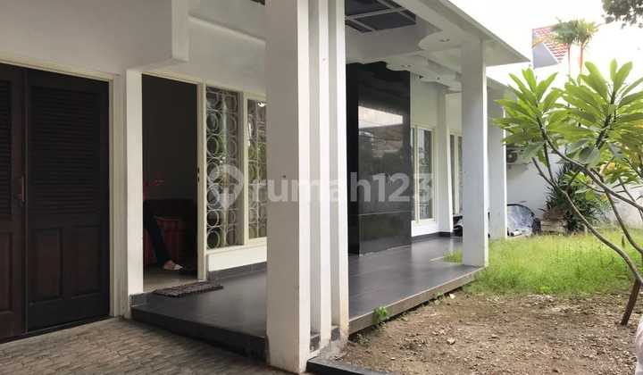 Rumah Bagus Siap Huni Di Komplek Mewah Surabaya