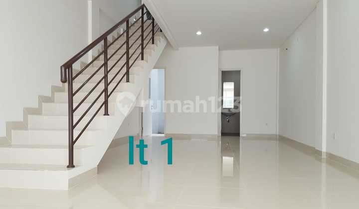 3-Story Shop House in Sta Niaga Sentul 2