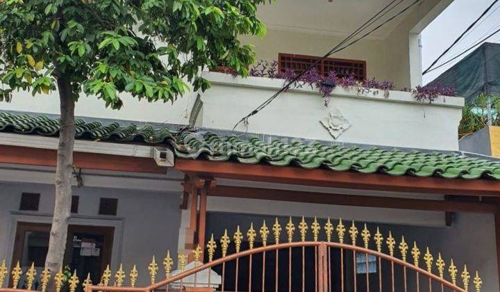 Rumah 2.5 lantai di Duren Sawit
Jakarta Timur. 2