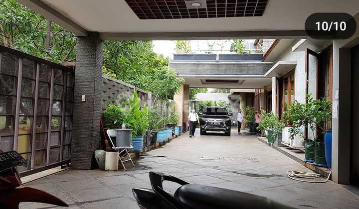 Rumah 3 Lantai Halaman Luas Plus Private Pool Di Bukit Permai 2