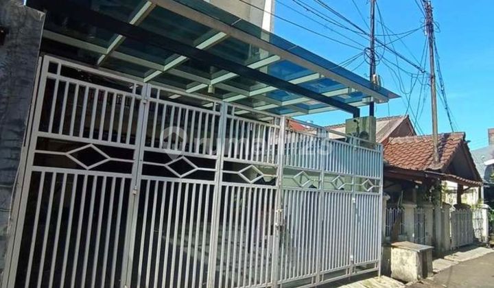 Jual Rumah Strategis di Tebet Barat Dalam
Jakarta Selatan. 