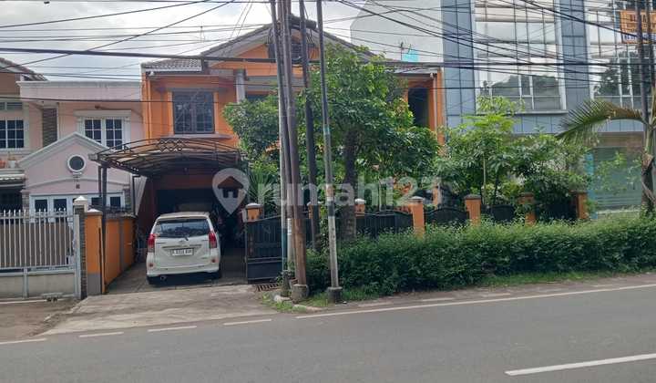 Rumah Pinggir Jalan, Strategis, Cocok untuk Hunian dan Usaha, bisa KPR, Harga Nego
