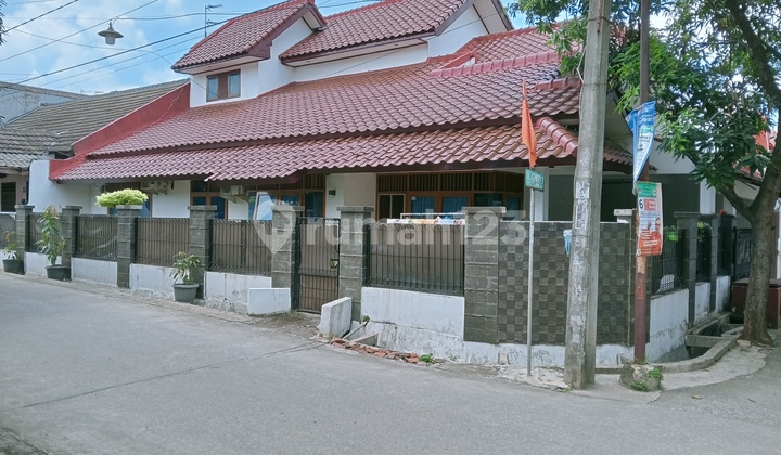 Siap Huni, Lokasi Strategis, 2 Lantai, Hoek, bisa Cash/Kpr, Harga Nego Siap Huni, Lokasi Strategis, 2 Lantai, Hoek, bisa Cash/Kpr, Harga Nego