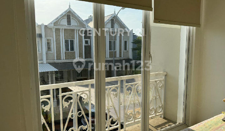 Beautiful Comfortable 2-Story House in Thames JGC Jakarta Garden City