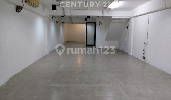 Disewakan Ruko Strategis di Green Garden Jakarta Barat