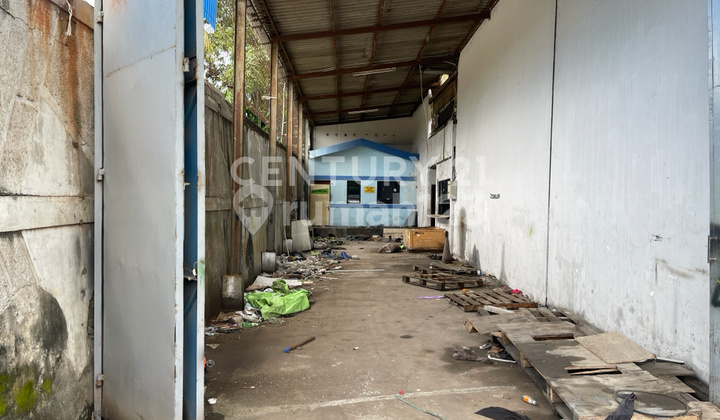 Warehouse by the Main Road in Sunter, North Jakarta Warehouse by the Main Road in Sunter, North Jakarta