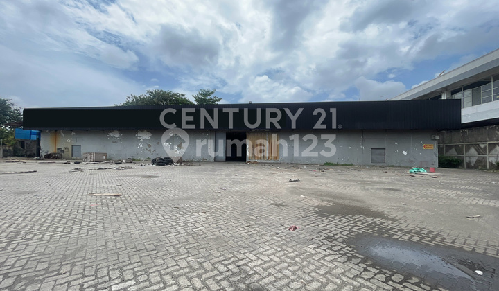 Warehouse by the Main Road in Sunter, North Jakarta Warehouse by the Main Road in Sunter, North Jakarta