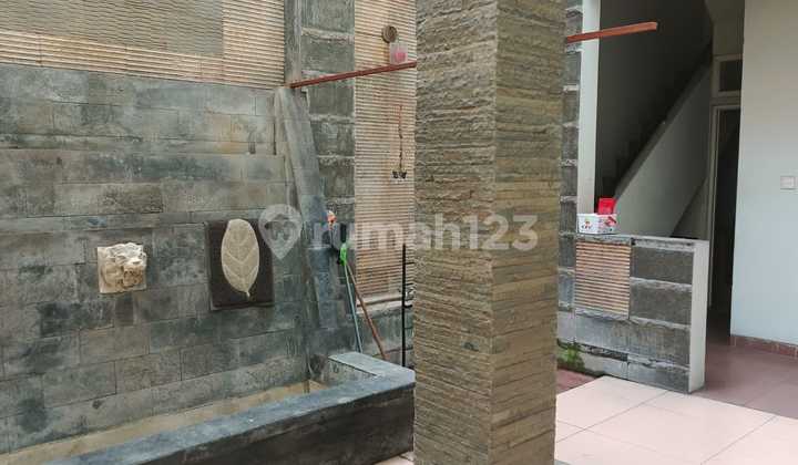 DI SEWA KAN RUMAH 2 LANTAI DI PERUMAHAN CENTRAL PARK A.YANI 9