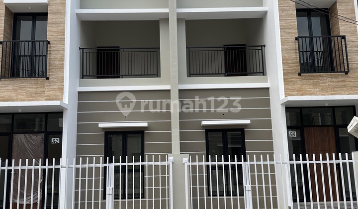 Rumah Baru Dekat Merr Surabaya Timur 2 Lantai