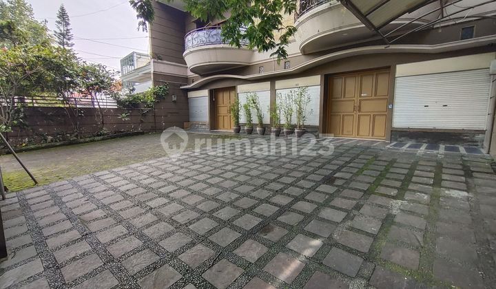 2 Ruko dalam 1 SHM di Sayap Jlalan Juanda, Bandung