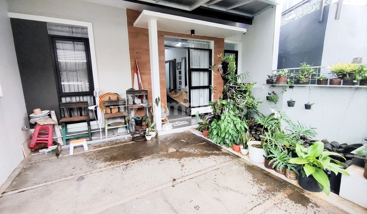 Rumah Minimalis Di Bloomingville, Taman Kopo Indah 2, Patung Kuda