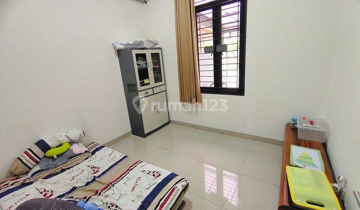 kamar tidur rumah luas minimalis di taman