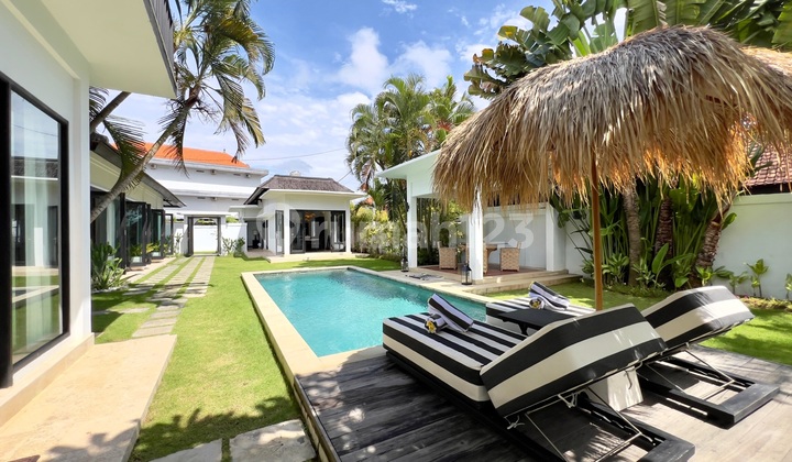 Luxury Tropical 4 Bedrooms Villa At Canggu Luxury Tropical 4 Bedrooms Villa At Canggu