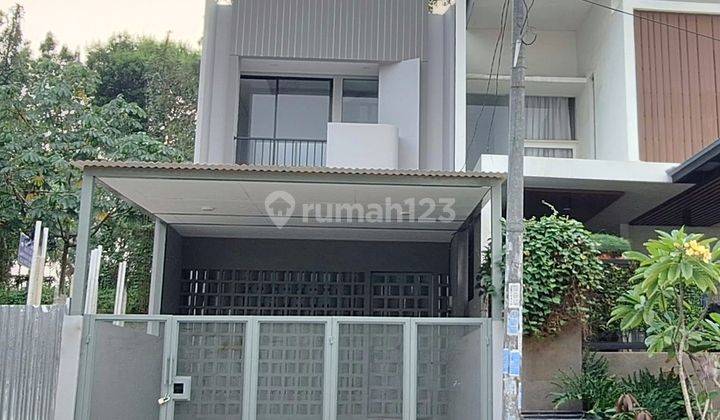 Dijual Rumah Baru di Bsd.lokasi Strategis. Bangunan Luas Dan Nyaman. 1