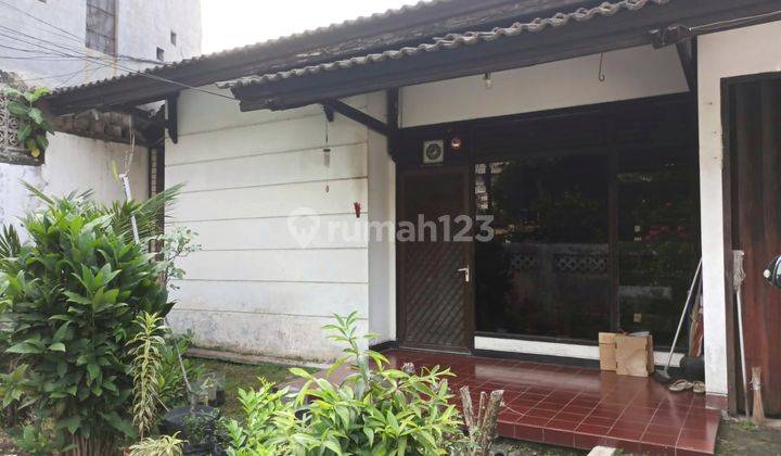 Dijual Rumah di Kebayoran Lama. Lokasi Sangat Strategis Dari Mall, Stasiun Kebayoran Lama Maupun Pasar Mayestik.  2