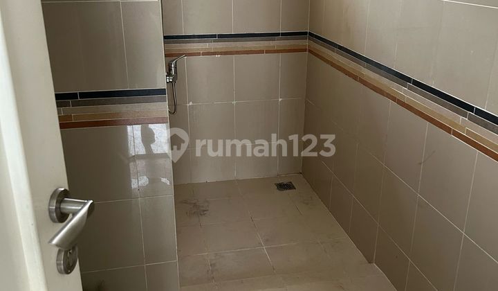 Dijual cepat rumah Pondok Hijau Golf Summarecon. Lokasi strategis. Cluster view Golf. Harga terbaik. 2