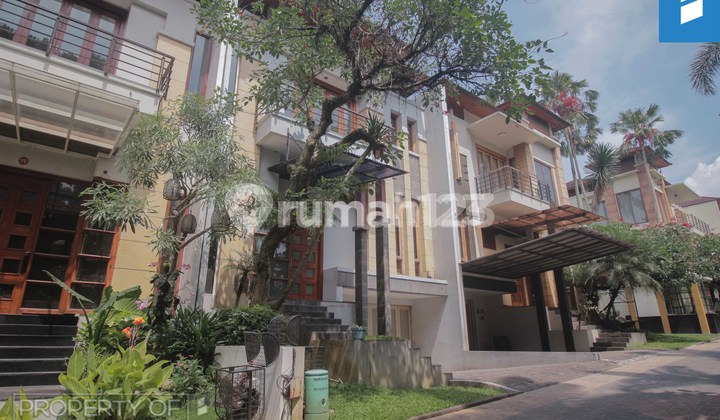 Rumah Mewah Baru Renovasi Lantai Marmer Cocok untuk Expatriat dekat Setiabudi