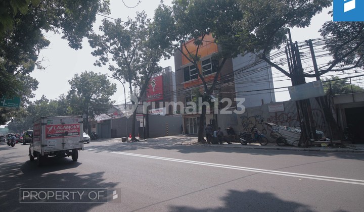 Buah Batu Two-Way Main Road, Near Yogya, Near McDonald's, Near Jco, 15 Minutes from Toll Exit, Partnership Possible (Specifically for Famous & Well-Known Brands)