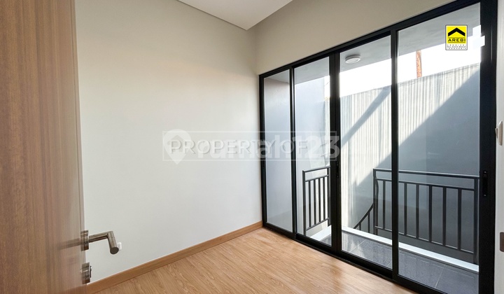 Rumah Mewah, 2 Lantai Baru ! 5 Menit Dari Yogya, 10 Menit Dari Exit Tol ! Last Unit