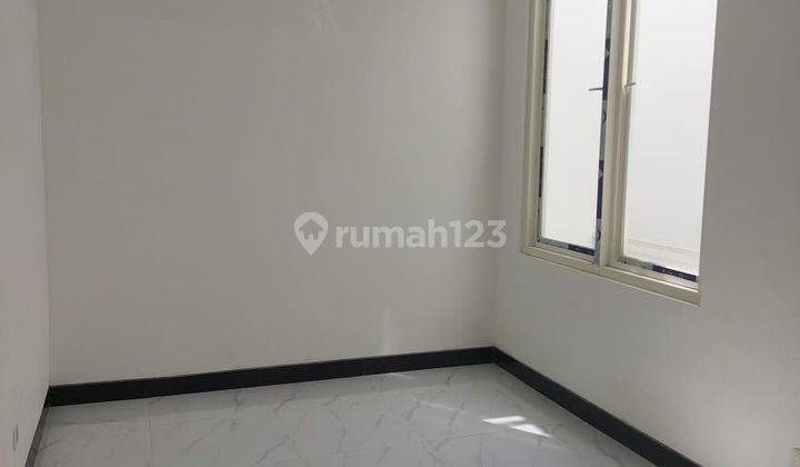 Rumah Minimalis 2 Lantai Baru SHM di Mulyosari, Surabaya 2