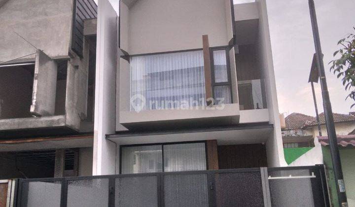 Rumah 2 Lantai Baru Semi Furnished SHM di New Modern House 1