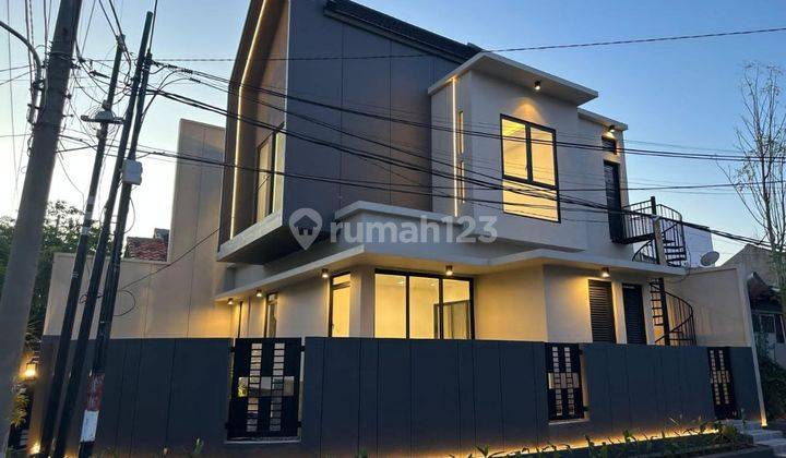 Rumah SHM Baru 2 Lantai Row 3 Mobil di Babatan Pantai 2