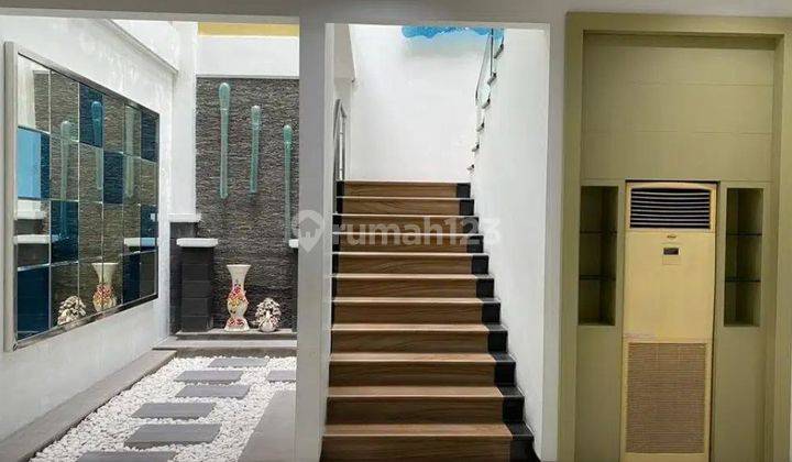 Rumah 2 Lantai Bagus Furnished SHM di Wisma Mukt 2